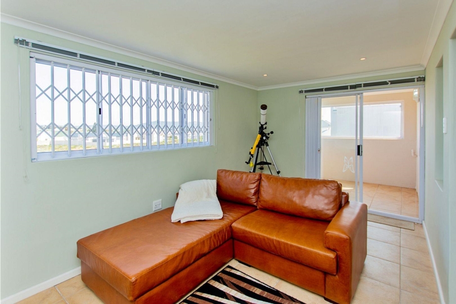 To Let 3 Bedroom Property for Rent in Country Club Western Cape